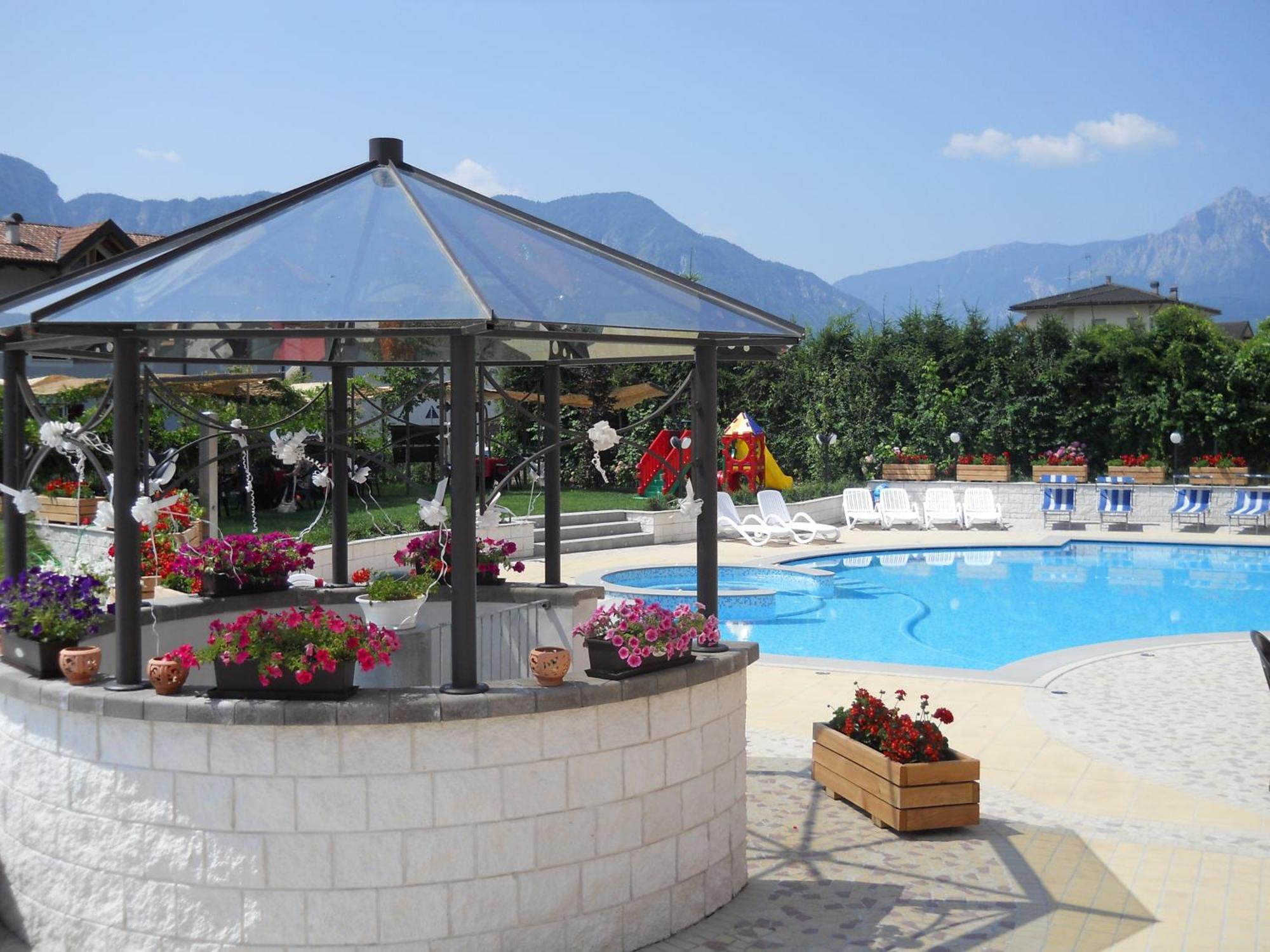 Hotel Bellaria Levico Terme Exterior photo