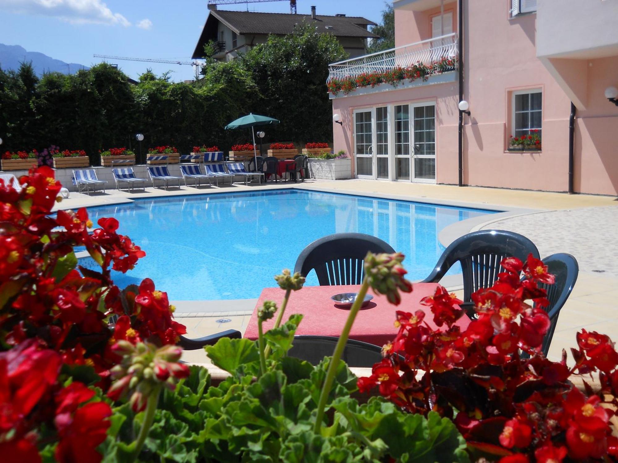 Hotel Bellaria Levico Terme Exterior photo