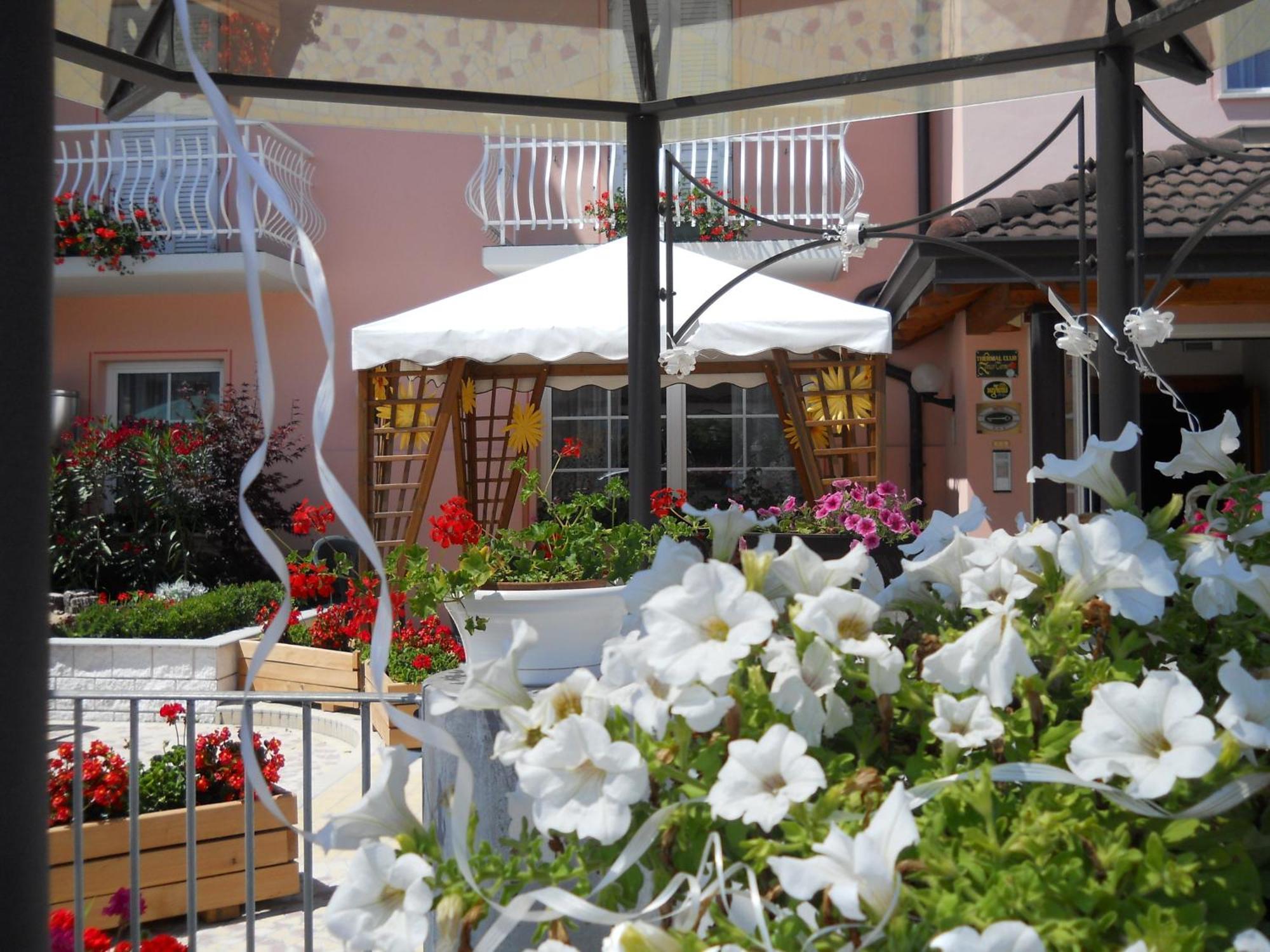 Hotel Bellaria Levico Terme Exterior photo