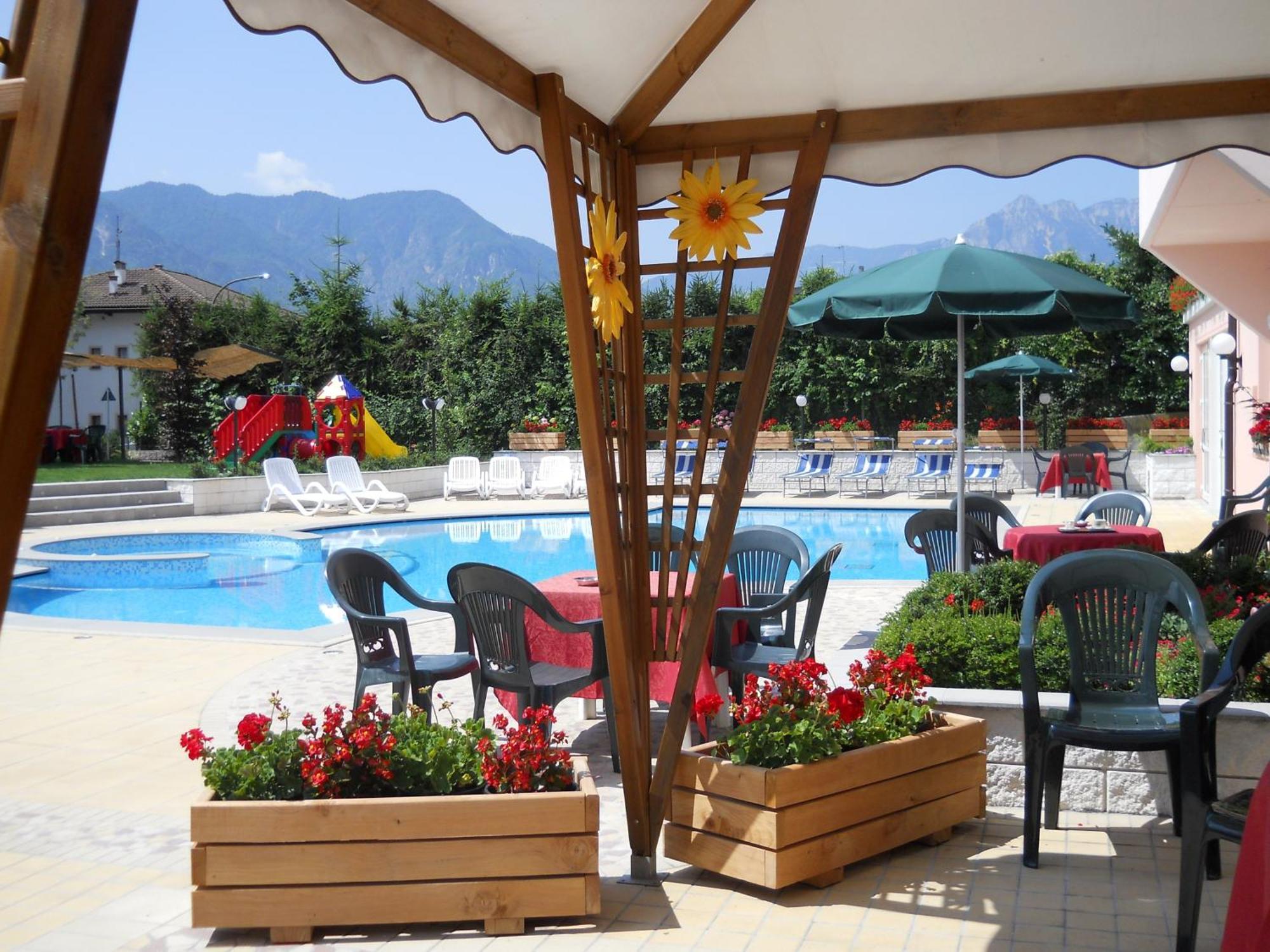 Hotel Bellaria Levico Terme Exterior photo